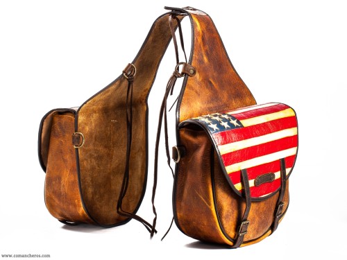 Hintersatteltaschen mit  Flagge